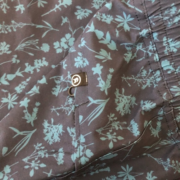 Backcountry on the go ankle pant in floral dress blues - Picture 3 of 4